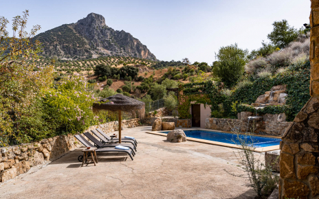 Zona de piscina con vistas