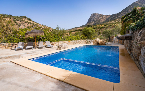 Piscina con esquina poco profunda para niños