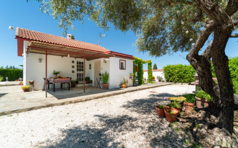 Private 2 bedroom country villa with pool and garden very close to Ronda