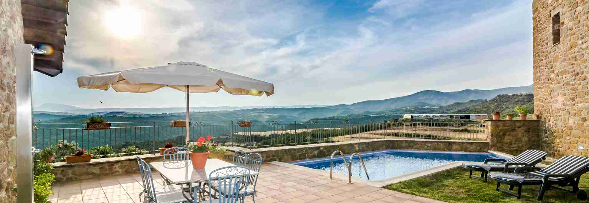 4 bed holiday cottage with stunning verandah & pool at the gateway to Pyrenees