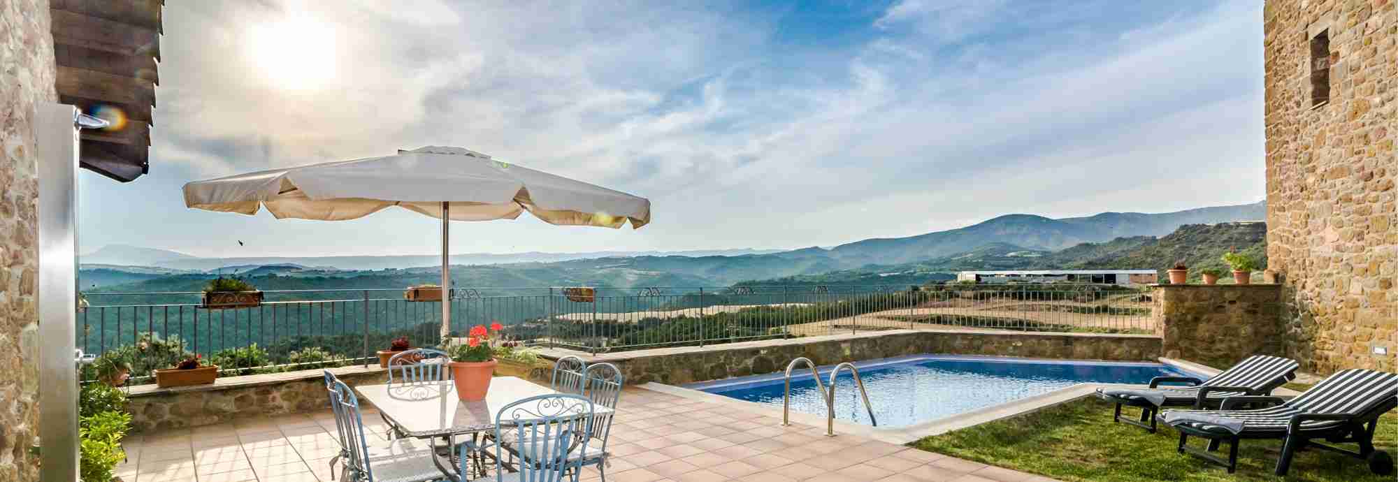 Casa rural de 4 dormitorios con impresionante terraza y piscina 