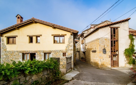 Tu casa rural se encuentra a la derecha