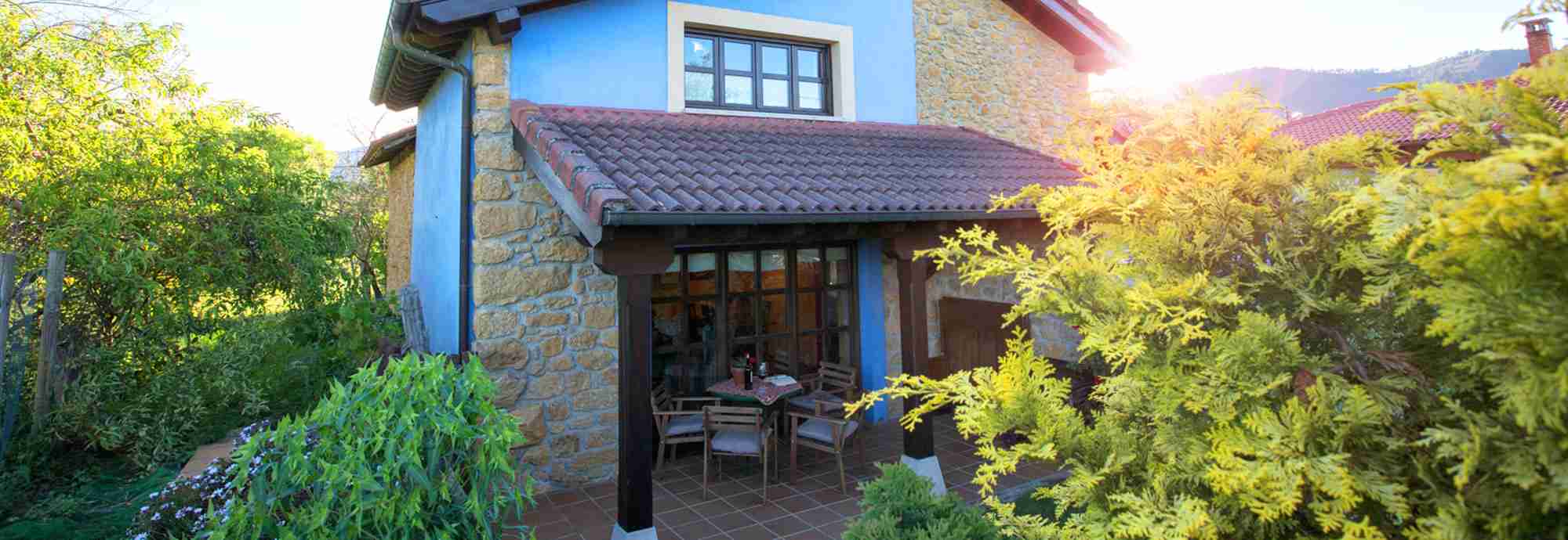 Sweet little garden cottage close to the best kept secrets of Asturias