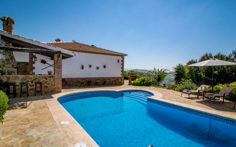 D-shape pool is 7 m x 4 m