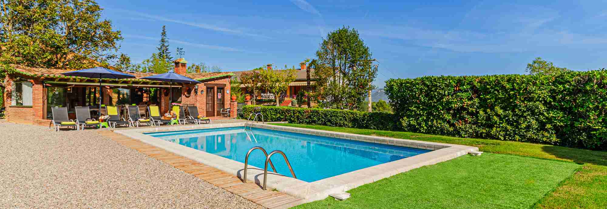 Resort style private villa with stunning pool house close to Barcelona 
