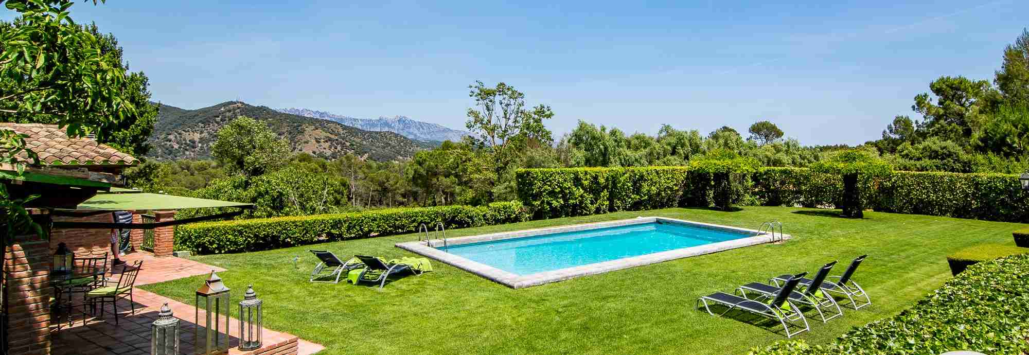 Resort style private villa with stunning pool house close to Barcelona 