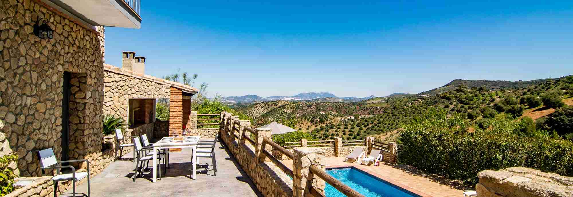 Luxury Ronda mountain villa perched on the edge of a natural park