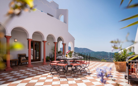 This terrace has direct access from kitchen