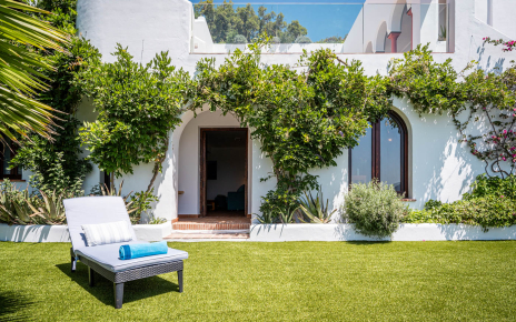 The lower ground floor has direct access to pool