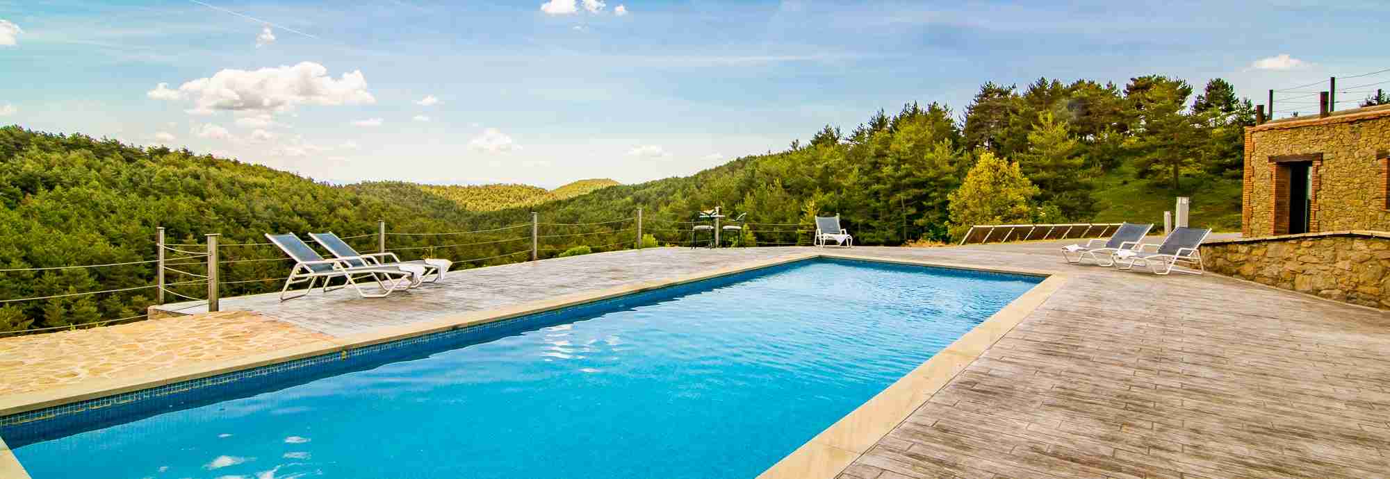 Bonito apartamento en finca con piscina climatizada en Pirineos