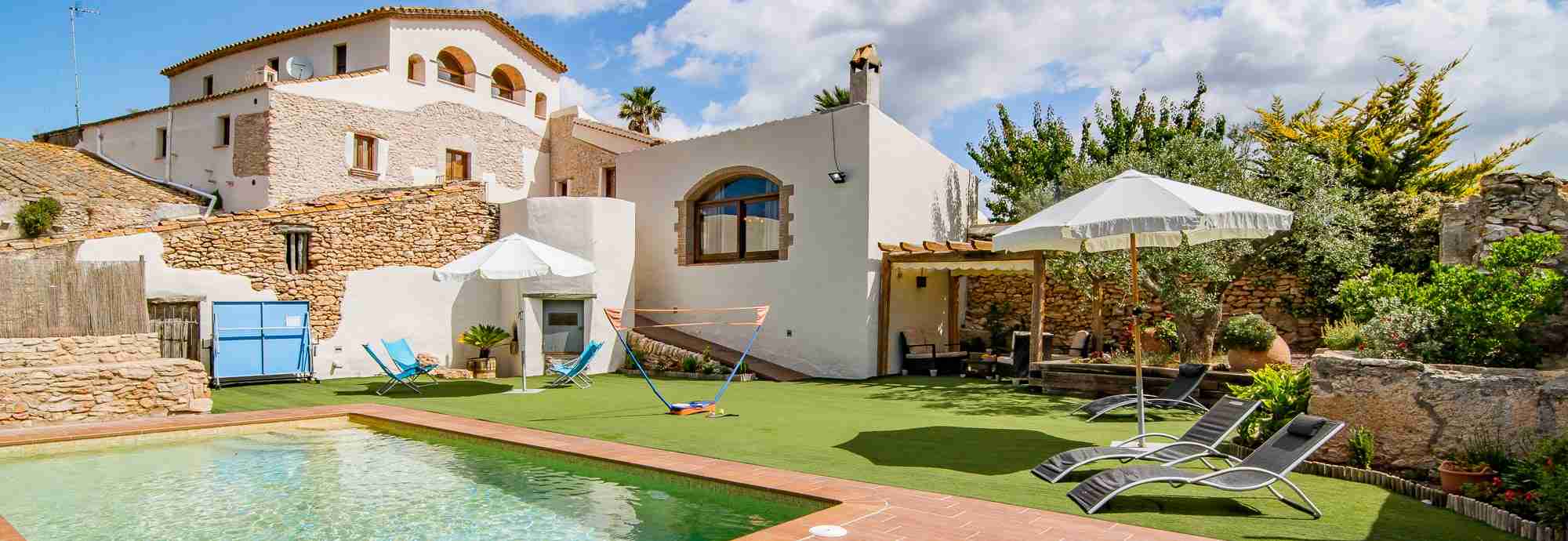 Historical certified eco-farmhouse in the vineyards of Costa Dorada