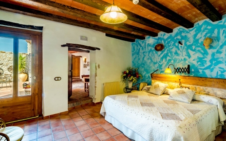 Dormitorio en la planta baja con salida a patio