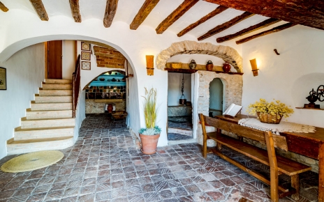 Escaleras al primer piso