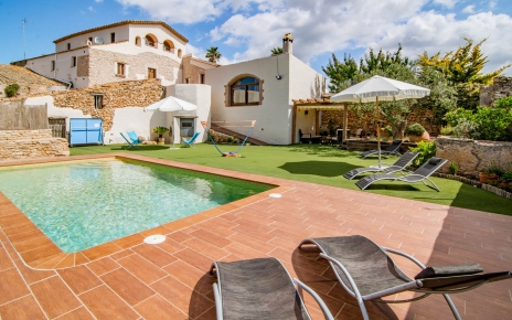 Su casa vacacional en la región vinícola de Penedes