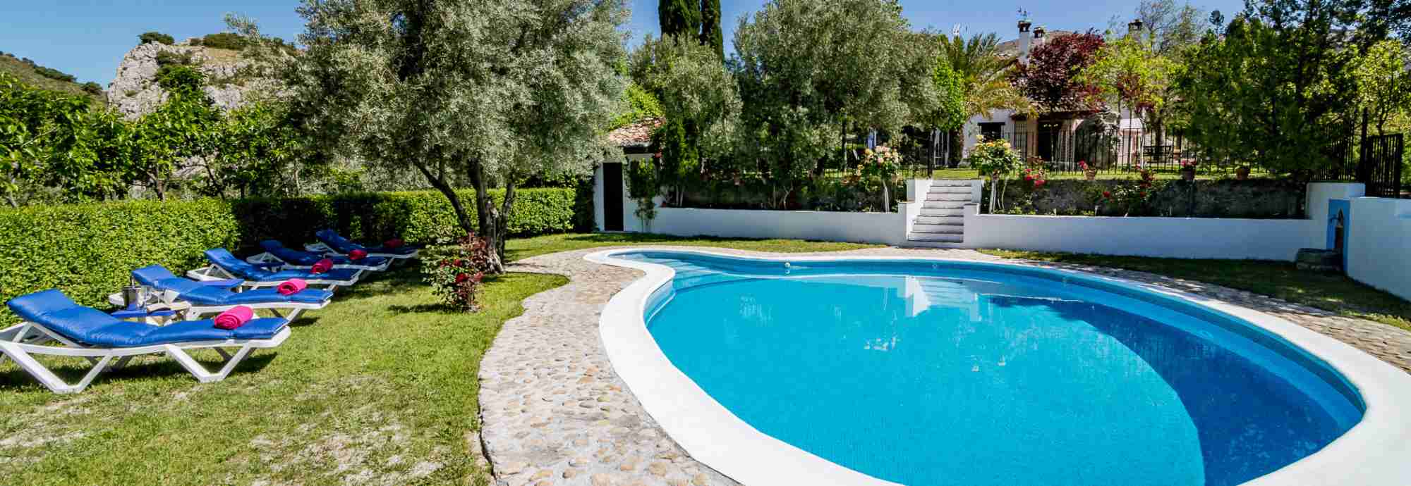 Well-kept country home with panoramic views in unspoilt Andalucia