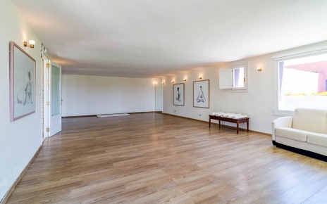 Yoga / multipurpose room (with large TV)