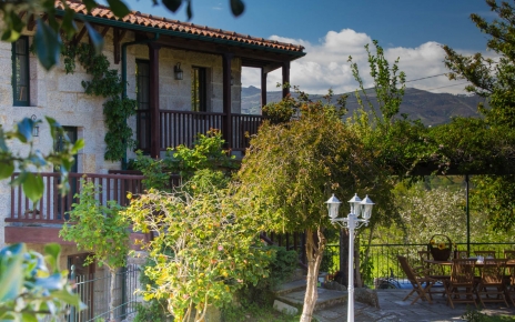 Excellent privacy despite on edge of quiet village