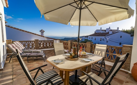 Encantadora terraza superior con excelentes vistas