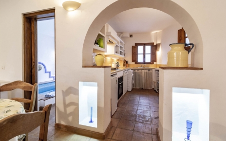 Cocina y sala de la piscina en la planta baja