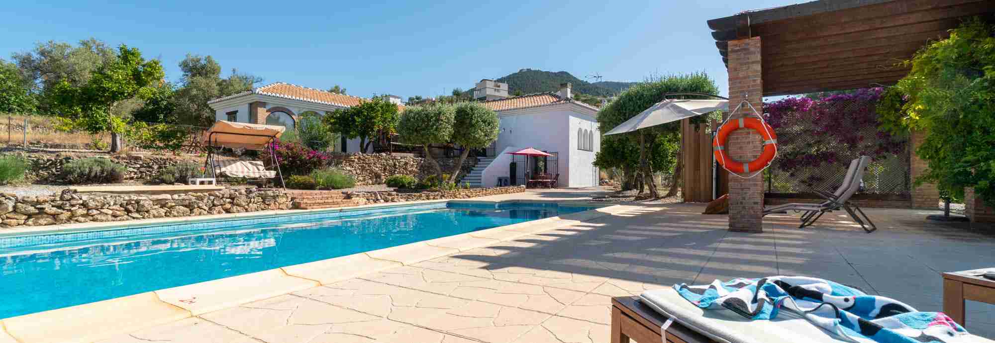 Casa rural con piscina climatizada de 10 metros cerca de Granada y playas