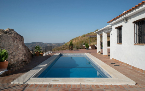 Pool, villa and terrace all enclosed and at hand