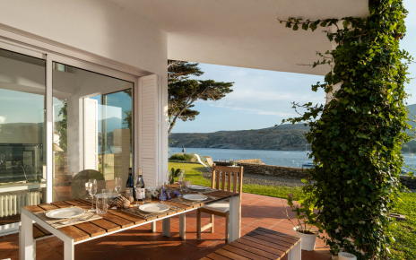 Porches amueblados con vistas al mar