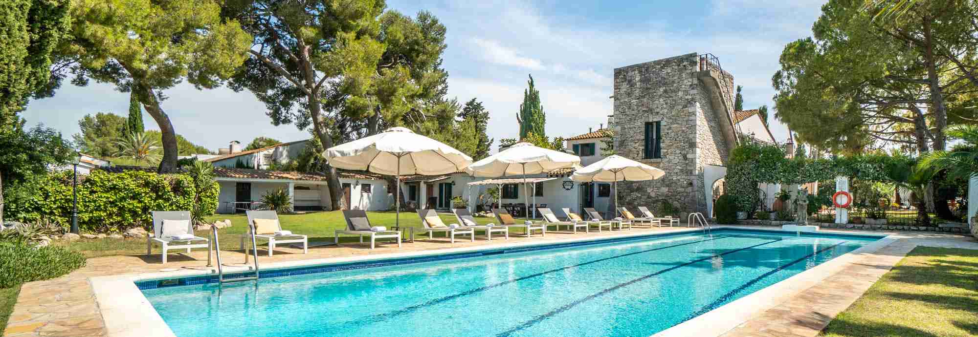 Villa para grupos a 5 mins de playas de Sitges con piscina privada de 22 metros