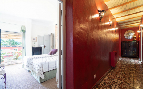 Hallway between bedrooms