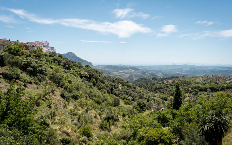 Gibraltar y Marruecos visible en la distancia