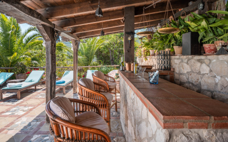 Bar junto a piscina