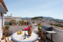 Terraza junto a cocina para comidas al aire libre