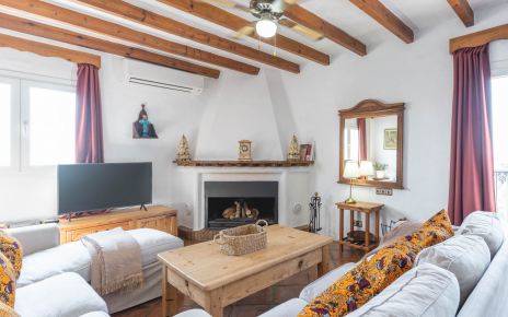 Chimenea, aire acondicionado y ventiladores de techo