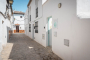 Un calle tranquila junto al casco histórico de Ronda