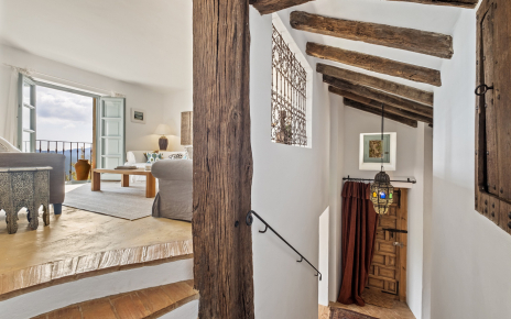 A fews steps to louge and stairs to lower floor