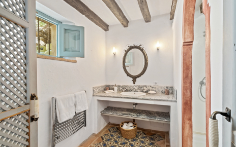 Bathroom in lower floor