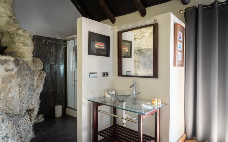 Both one bedroom annexes have en suite facilities