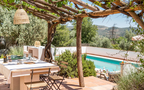 Outdoor dining facilities