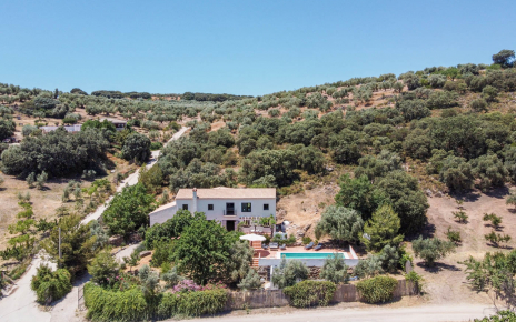 Pretty and very private location