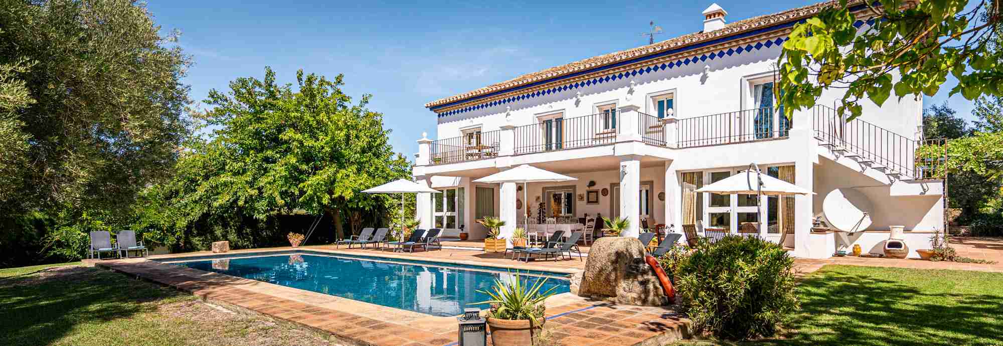 Country house with views, landscaped gardens and 15 metre pool near Ronda 