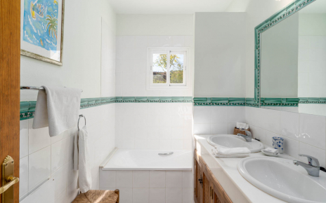 Master bedroom en suite facilities