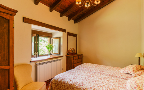 Twin bedded room (beds pushed together) with en suite facilities