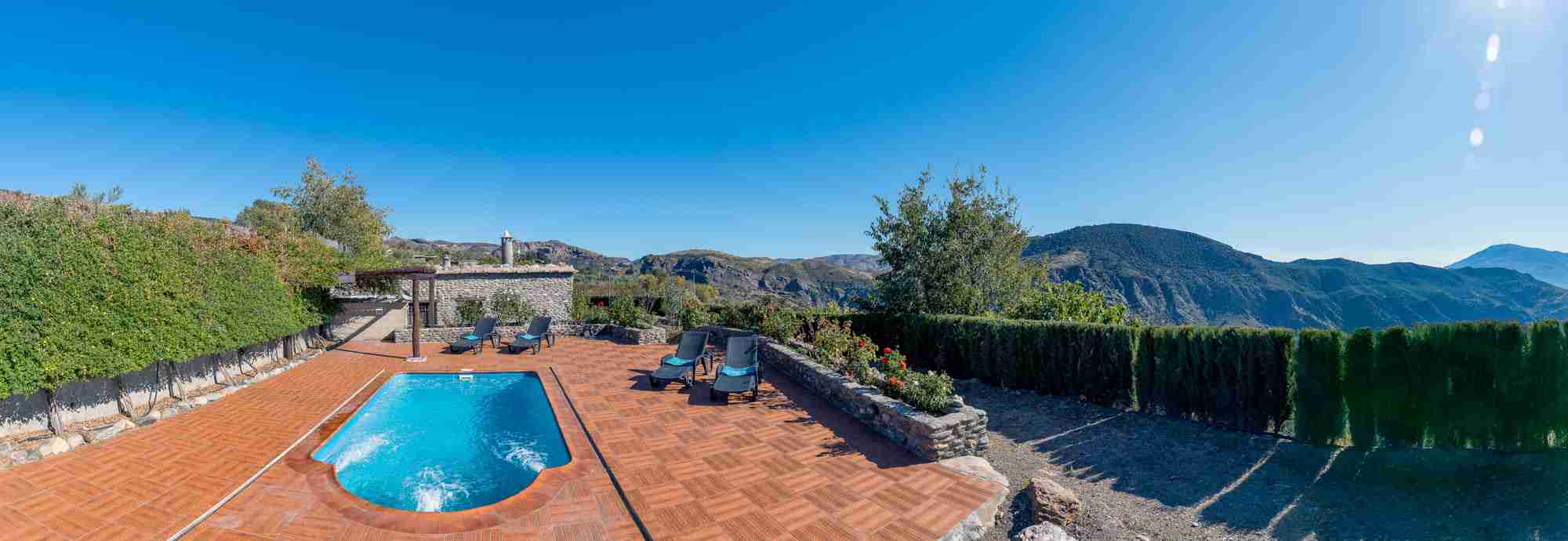 Quality holiday cottage with good facilities, privacy and views