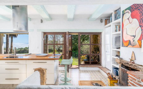 Open plan layout with large windows