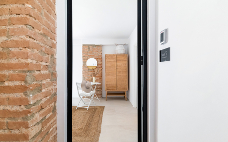 Acceso a suite 5 desde pasillo con acceso exterior