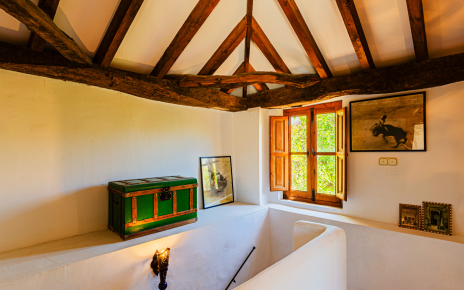 Escaleras a planta baja