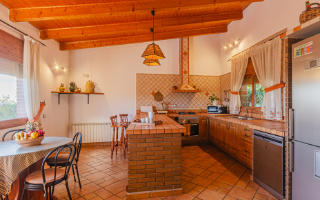 Amplia y luminosa cocina