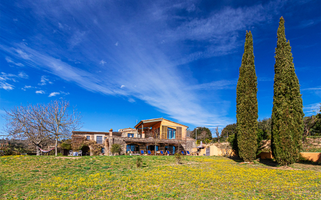 Ample private grounds and gardens