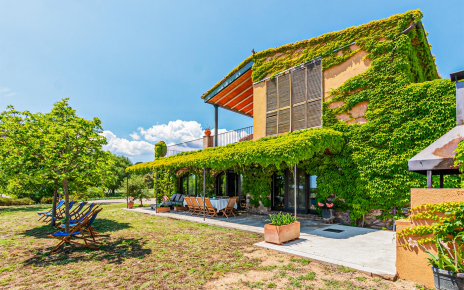 Traidtional farmhouse next to Costa Brava