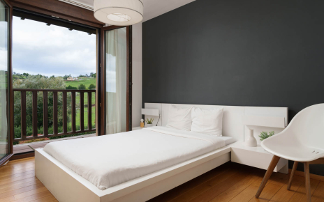 Bedroom 5 with balcony