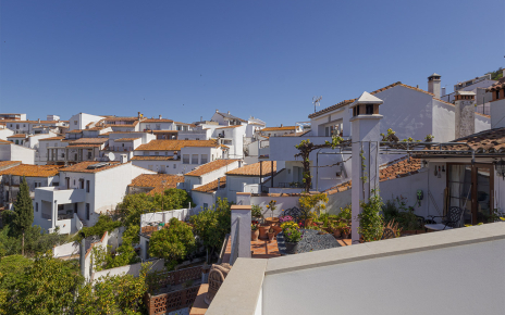 Vecinos en terraza contigua nivel superior